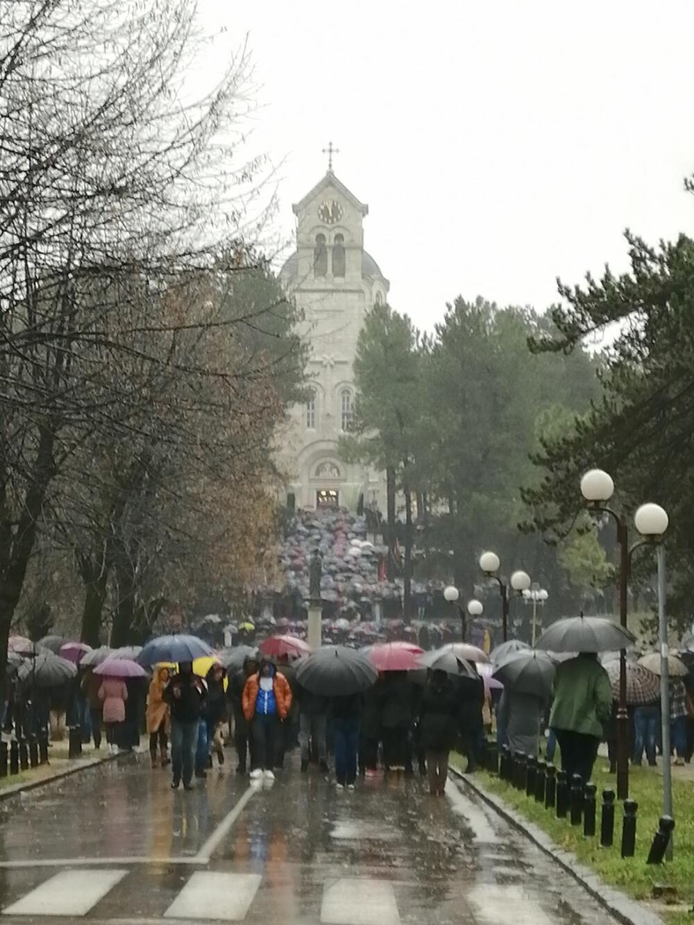 U organizaciji Mitropolije crnogorsko primorske, u Nikšiću je održan skup protiv usvajanja Predloga zakona o slobodi vjeroispovijesti. Pogledajte šta je u Nikšiću zabilježila ekipa Vijesti