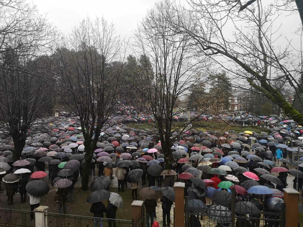 U organizaciji Mitropolije crnogorsko primorske, u Nikšiću je održan skup protiv usvajanja Predloga zakona o slobodi vjeroispovijesti. Pogledajte šta je u Nikšiću zabilježila ekipa Vijesti