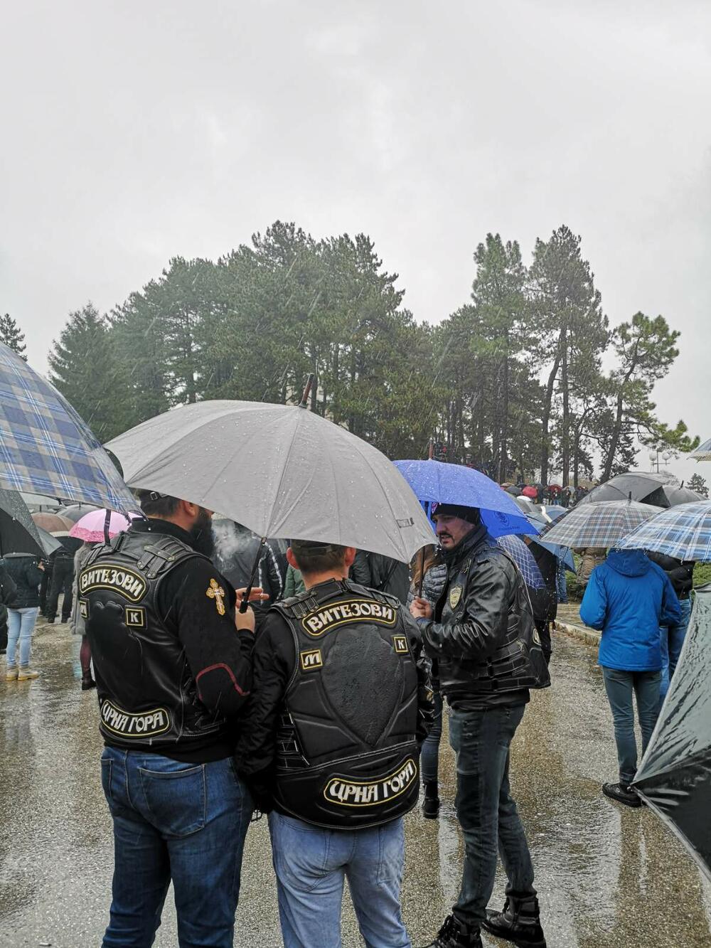 U organizaciji Mitropolije crnogorsko primorske, u Nikšiću je održan skup protiv usvajanja Predloga zakona o slobodi vjeroispovijesti. Pogledajte šta je u Nikšiću zabilježila ekipa Vijesti