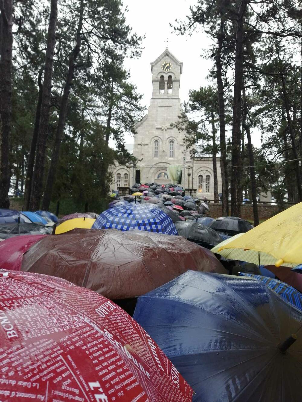 U organizaciji Mitropolije crnogorsko primorske, u Nikšiću je održan skup protiv usvajanja Predloga zakona o slobodi vjeroispovijesti. Pogledajte šta je u Nikšiću zabilježila ekipa Vijesti