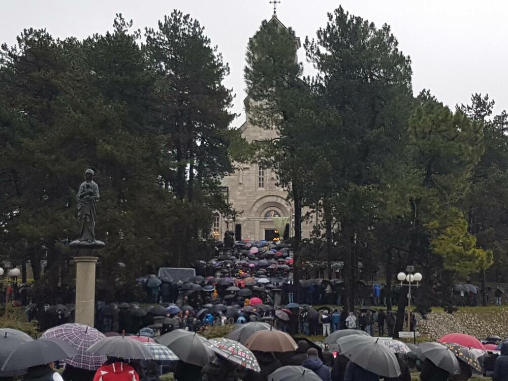 U organizaciji Mitropolije crnogorsko primorske, u Nikšiću je održan skup protiv usvajanja Predloga zakona o slobodi vjeroispovijesti. Pogledajte šta je u Nikšiću zabilježila ekipa Vijesti