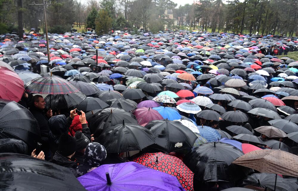 Danas je u Nikšiću, u organizaciji Mitropolije crnogorsko-primorske, održan crkveno-narodni sabor sa kojeg je poslata poruka protiv usvajanja Vladinog Predloga zakona o slobodi veroispovijesti. U proglasu, koji je pročitao episkop dioklijski Metodije, poručeno je da je Vladin Predlog zakona "zakon protiv pravoslavlja".