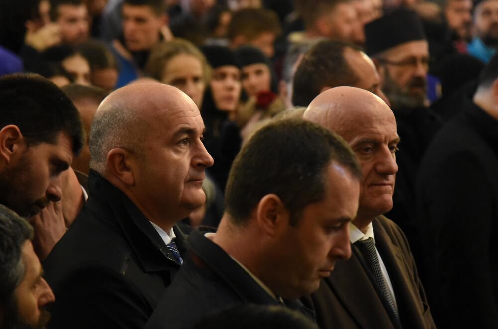 Danas je u Nikšiću, u organizaciji Mitropolije crnogorsko-primorske, održan crkveno-narodni sabor sa kojeg je poslata poruka protiv usvajanja Vladinog Predloga zakona o slobodi veroispovijesti. U proglasu, koji je pročitao episkop dioklijski Metodije, poručeno je da je Vladin Predlog zakona "zakon protiv pravoslavlja".