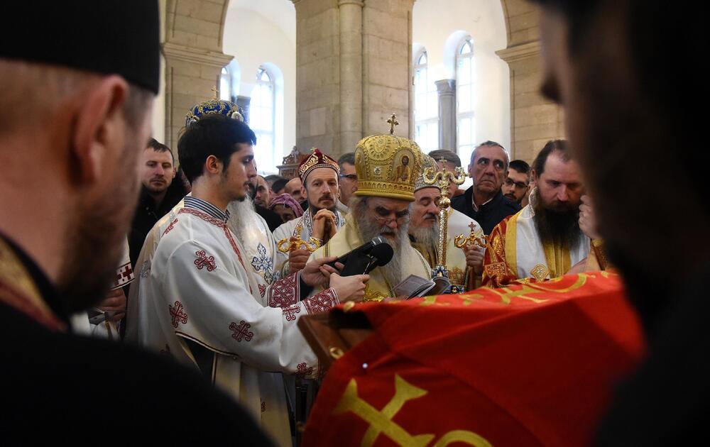 Danas je u Nikšiću, u organizaciji Mitropolije crnogorsko-primorske, održan crkveno-narodni sabor sa kojeg je poslata poruka protiv usvajanja Vladinog Predloga zakona o slobodi veroispovijesti. U proglasu, koji je pročitao episkop dioklijski Metodije, poručeno je da je Vladin Predlog zakona "zakon protiv pravoslavlja".