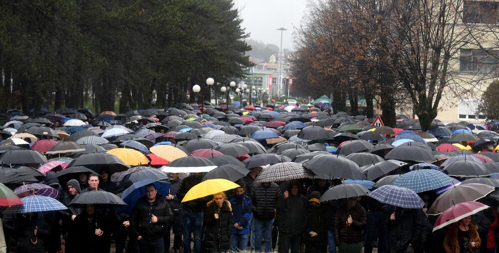 Danas je u Nikšiću, u organizaciji Mitropolije crnogorsko-primorske, održan crkveno-narodni sabor sa kojeg je poslata poruka protiv usvajanja Vladinog Predloga zakona o slobodi veroispovijesti. U proglasu, koji je pročitao episkop dioklijski Metodije, poručeno je da je Vladin Predlog zakona "zakon protiv pravoslavlja".