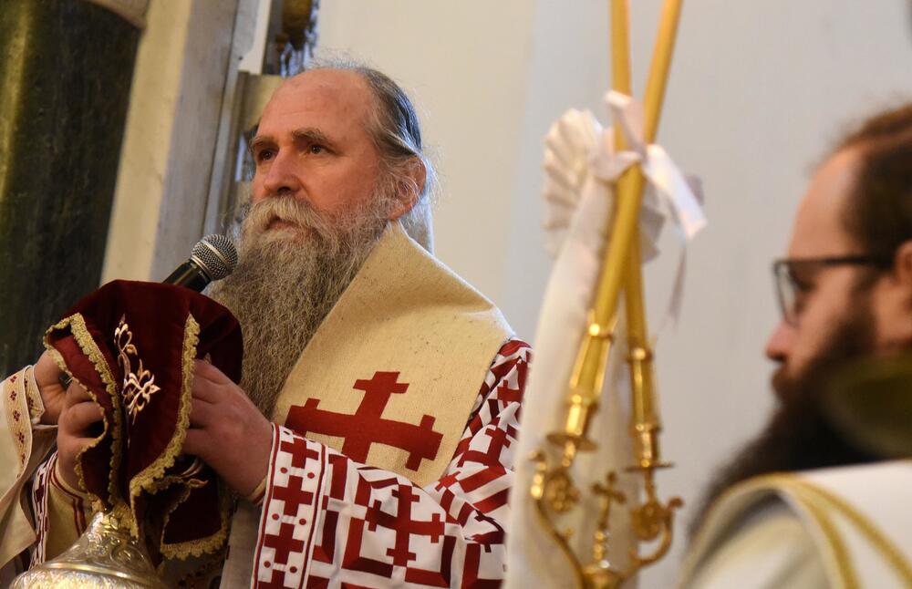 Danas je u Nikšiću, u organizaciji Mitropolije crnogorsko-primorske, održan crkveno-narodni sabor sa kojeg je poslata poruka protiv usvajanja Vladinog Predloga zakona o slobodi veroispovijesti. U proglasu, koji je pročitao episkop dioklijski Metodije, poručeno je da je Vladin Predlog zakona "zakon protiv pravoslavlja".