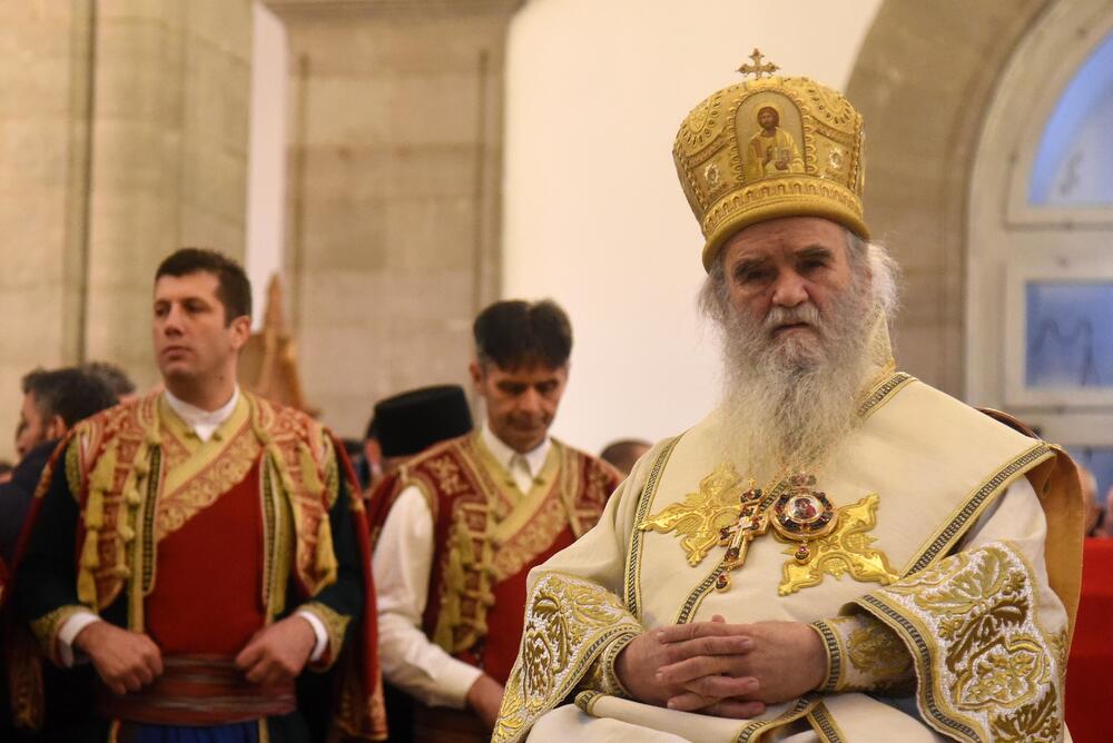 Danas je u Nikšiću, u organizaciji Mitropolije crnogorsko-primorske, održan crkveno-narodni sabor sa kojeg je poslata poruka protiv usvajanja Vladinog Predloga zakona o slobodi veroispovijesti. U proglasu, koji je pročitao episkop dioklijski Metodije, poručeno je da je Vladin Predlog zakona "zakon protiv pravoslavlja".