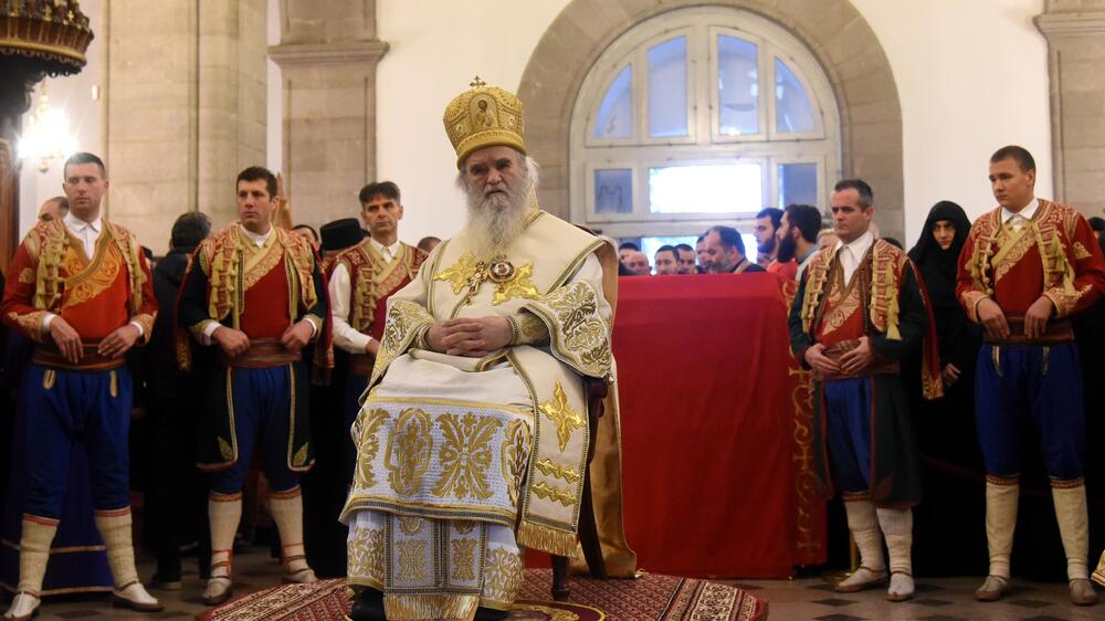 Danas je u Nikšiću, u organizaciji Mitropolije crnogorsko-primorske, održan crkveno-narodni sabor sa kojeg je poslata poruka protiv usvajanja Vladinog Predloga zakona o slobodi veroispovijesti. U proglasu, koji je pročitao episkop dioklijski Metodije, poručeno je da je Vladin Predlog zakona "zakon protiv pravoslavlja".