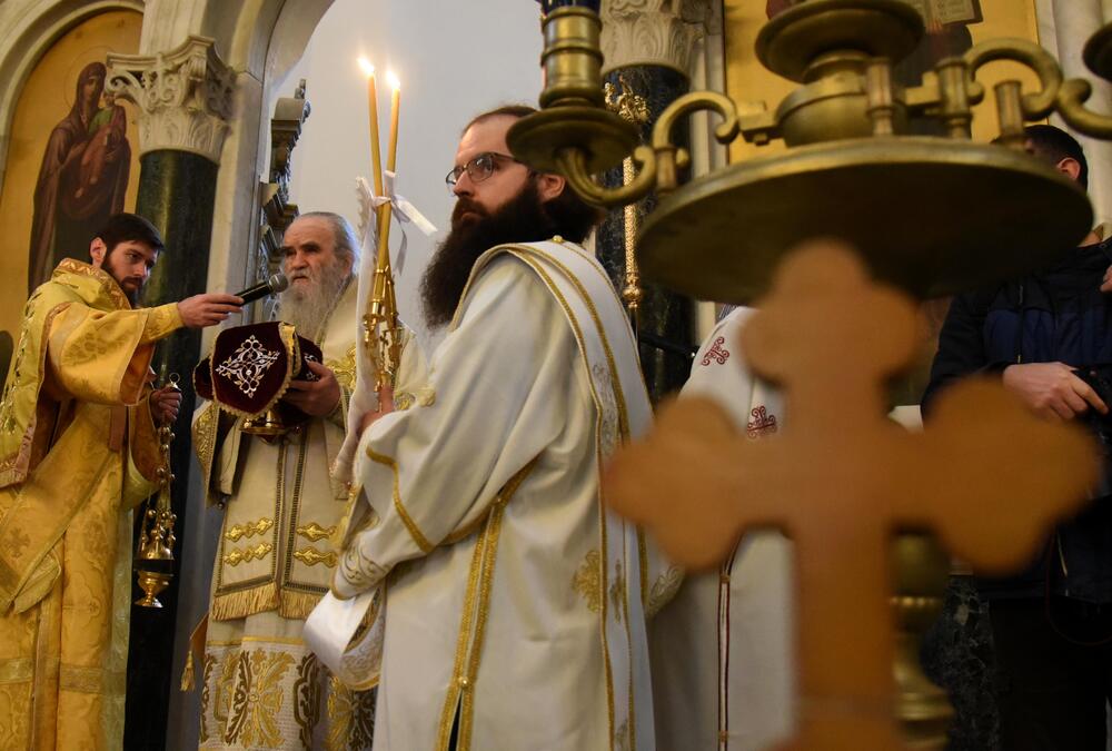Danas je u Nikšiću, u organizaciji Mitropolije crnogorsko-primorske, održan crkveno-narodni sabor sa kojeg je poslata poruka protiv usvajanja Vladinog Predloga zakona o slobodi veroispovijesti. U proglasu, koji je pročitao episkop dioklijski Metodije, poručeno je da je Vladin Predlog zakona "zakon protiv pravoslavlja".