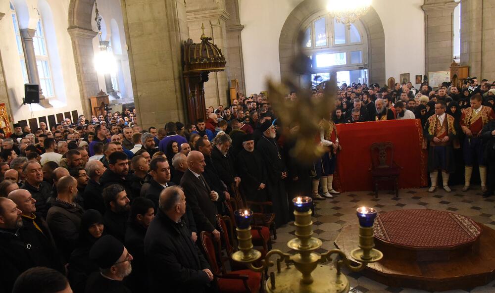 Danas je u Nikšiću, u organizaciji Mitropolije crnogorsko-primorske, održan crkveno-narodni sabor sa kojeg je poslata poruka protiv usvajanja Vladinog Predloga zakona o slobodi veroispovijesti. U proglasu, koji je pročitao episkop dioklijski Metodije, poručeno je da je Vladin Predlog zakona "zakon protiv pravoslavlja".