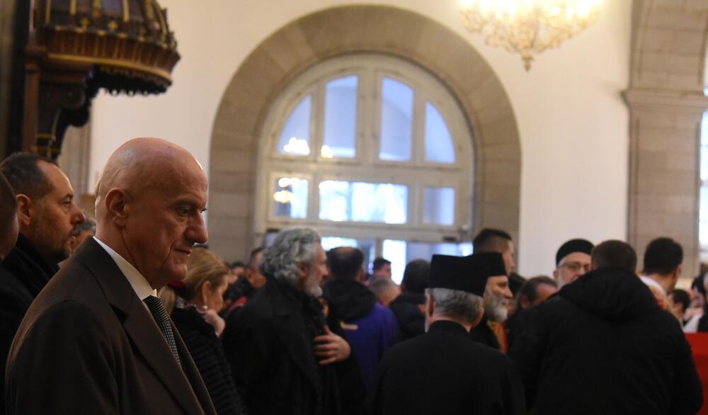 Danas je u Nikšiću, u organizaciji Mitropolije crnogorsko-primorske, održan crkveno-narodni sabor sa kojeg je poslata poruka protiv usvajanja Vladinog Predloga zakona o slobodi veroispovijesti. U proglasu, koji je pročitao episkop dioklijski Metodije, poručeno je da je Vladin Predlog zakona "zakon protiv pravoslavlja".