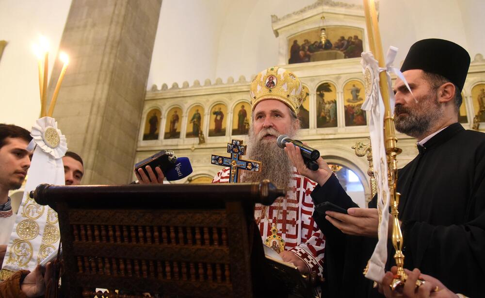 Danas je u Nikšiću, u organizaciji Mitropolije crnogorsko-primorske, održan crkveno-narodni sabor sa kojeg je poslata poruka protiv usvajanja Vladinog Predloga zakona o slobodi veroispovijesti. U proglasu, koji je pročitao episkop dioklijski Metodije, poručeno je da je Vladin Predlog zakona "zakon protiv pravoslavlja".