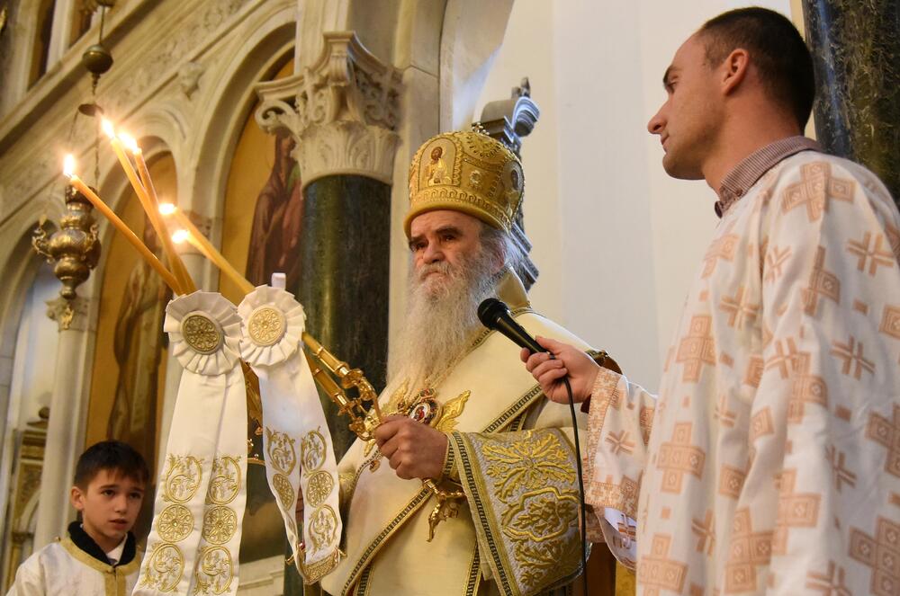 Danas je u Nikšiću, u organizaciji Mitropolije crnogorsko-primorske, održan crkveno-narodni sabor sa kojeg je poslata poruka protiv usvajanja Vladinog Predloga zakona o slobodi veroispovijesti. U proglasu, koji je pročitao episkop dioklijski Metodije, poručeno je da je Vladin Predlog zakona "zakon protiv pravoslavlja".