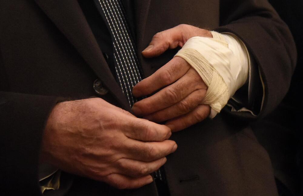 Danas je u Nikšiću, u organizaciji Mitropolije crnogorsko-primorske, održan crkveno-narodni sabor sa kojeg je poslata poruka protiv usvajanja Vladinog Predloga zakona o slobodi veroispovijesti. U proglasu, koji je pročitao episkop dioklijski Metodije, poručeno je da je Vladin Predlog zakona "zakon protiv pravoslavlja".