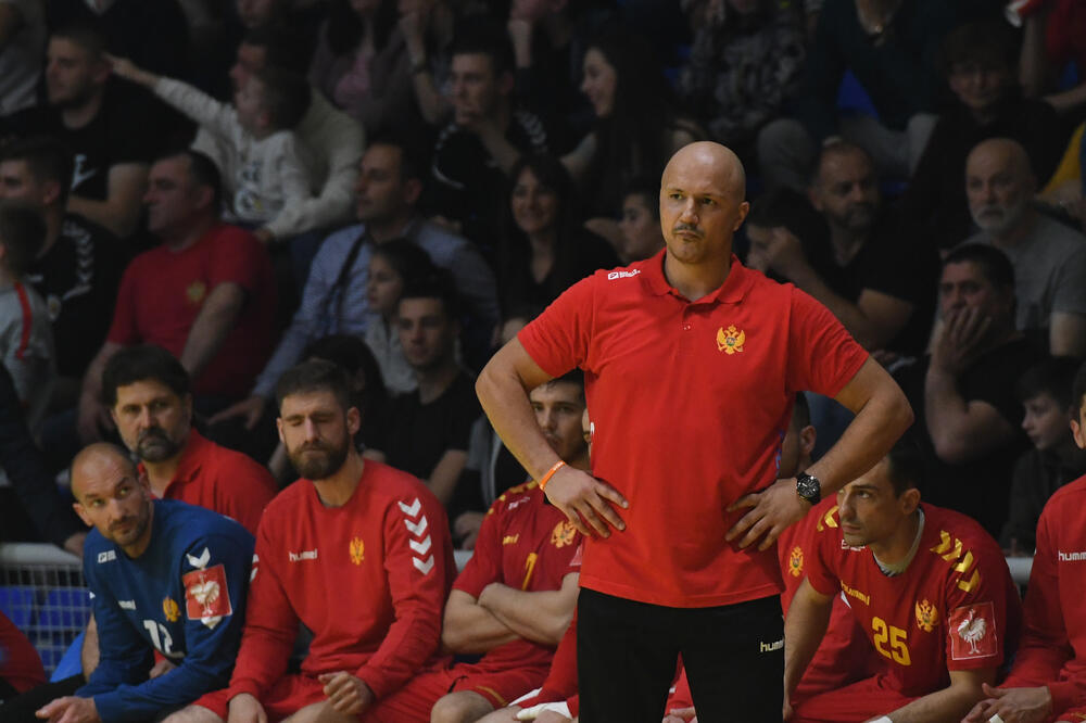 Ne želi da igrače ušuškaju povrede rivala: Zoran Roganović, Foto: Savo Prelević