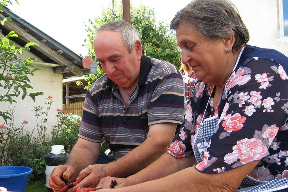 Reklamirajući ovaj proizvod, kafedžije su govorile da je to kavijar od crvene paprike, Foto: Marija Raca