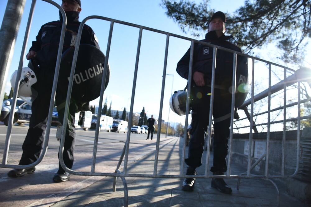 Most Blaža Jovanovića zatvoren za saobraćaj, Foto: Savo Prelević