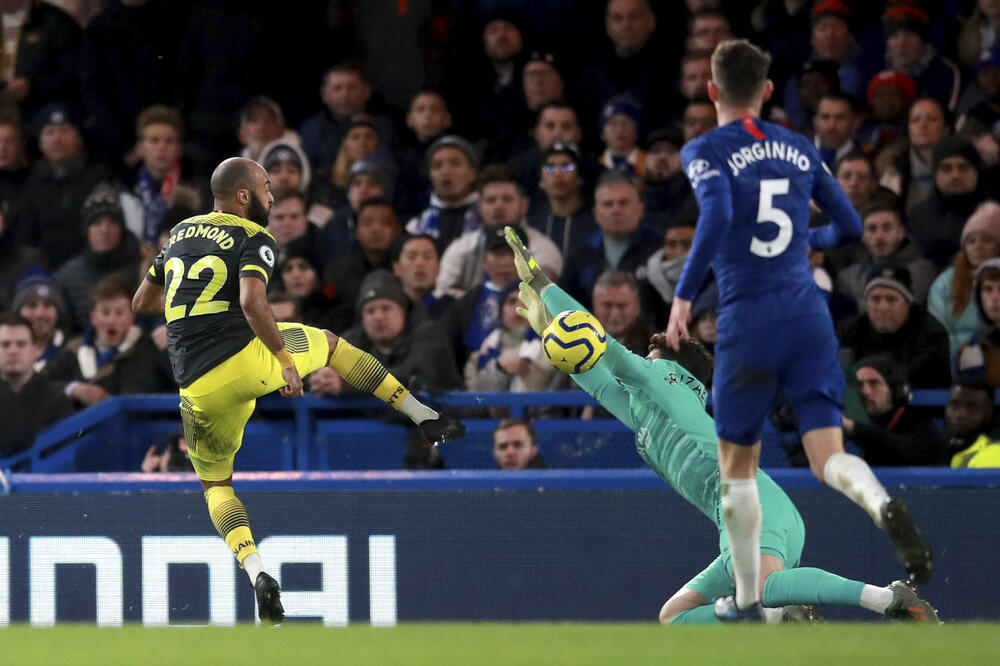 Nejtan Redmond daje drugi gol za Sautempton na gostovanju Čelsiju, Foto: Beta/AP