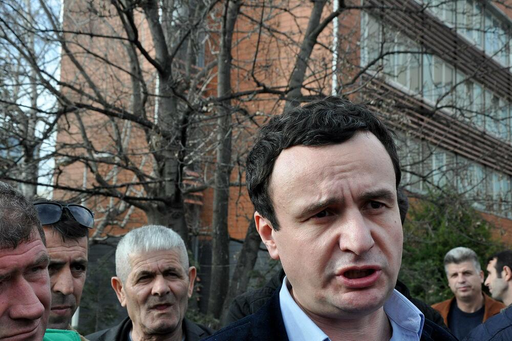 Kurti, Foto: BETAPHOTO