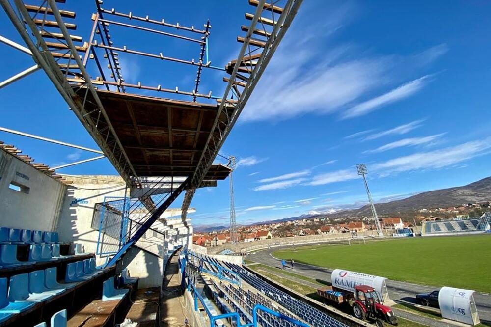 Uklanjanje zapadane tribine, Foto: Facebook.com/FKSutjeska1920