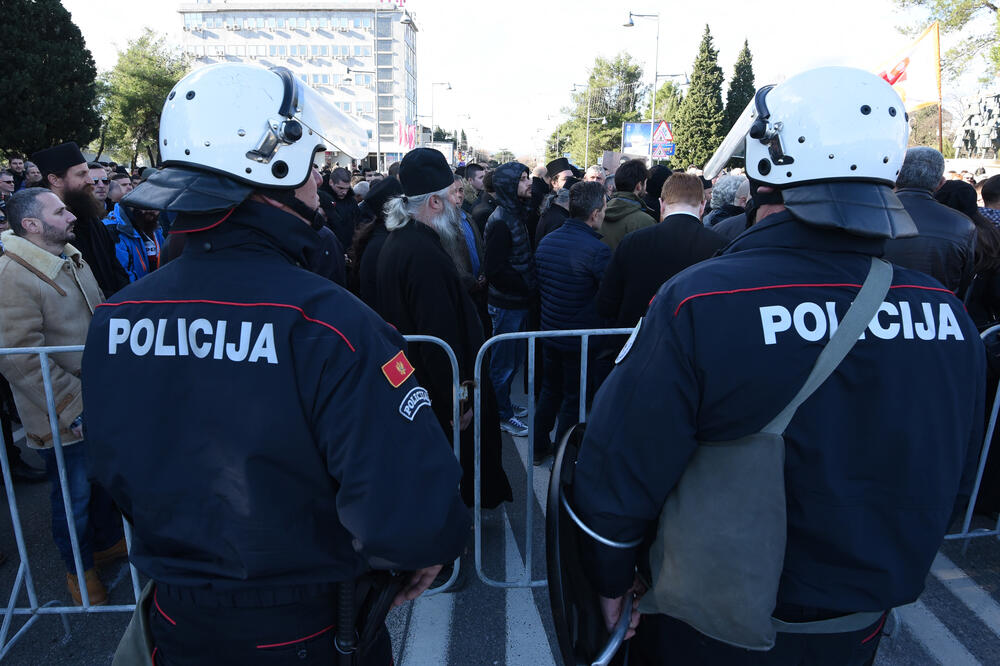 Blokade na mostu Blaža Jovanovića u Podgorici, Foto: Savo Prelević