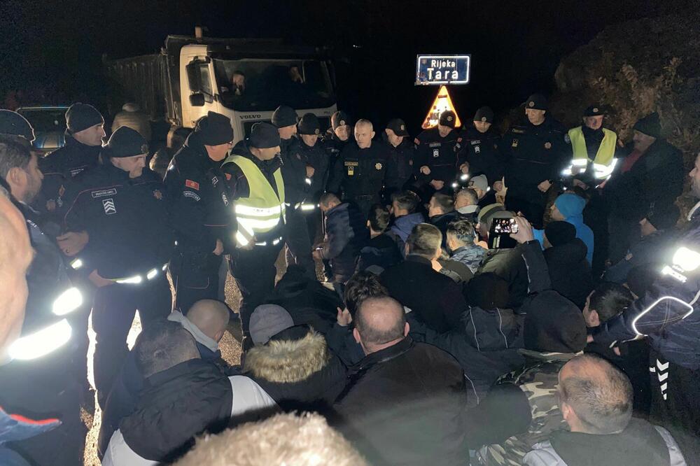 Jučerašnja blokada mosta, Foto: Čitalac Vijesti