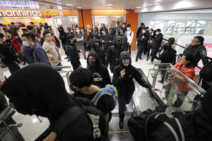 Demonstranti u Hongkongu traže od kineskih trgovaca da napuste...
