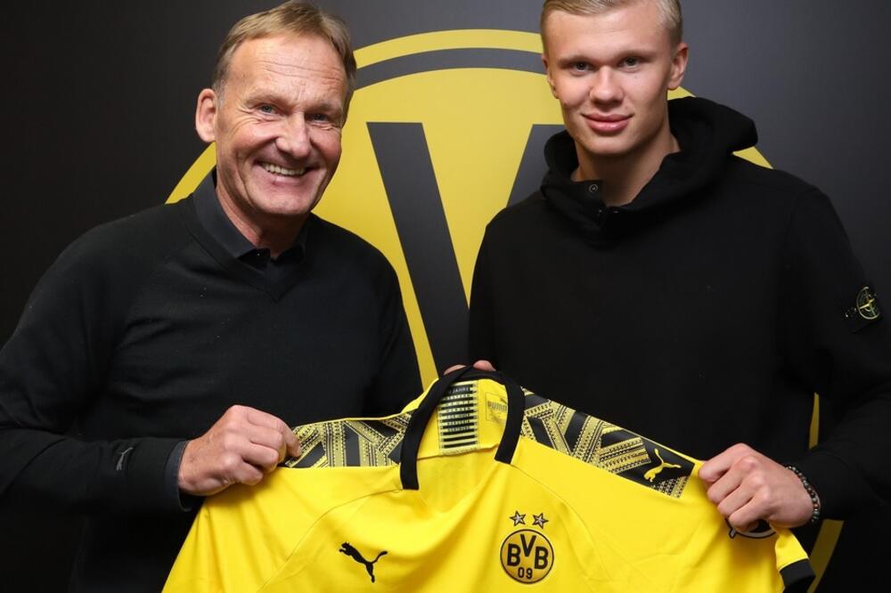 Haland i izvršni direktor Borusije Hans-Joahim Vacke, Foto: Borussia Dortmund