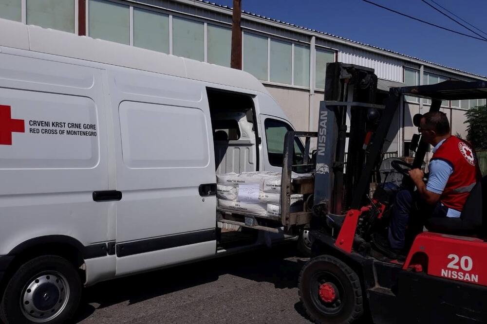 Sa jedne od akcija raspodjele pomoći, Foto: Crveni krst