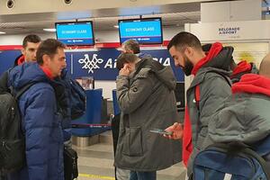 RTS: Košarkaši Zvezde napustili avion pred put u Podgoricu