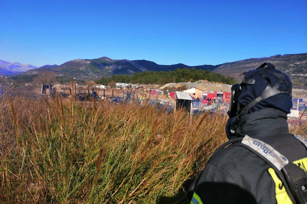 Vatrogasci na mjestu nesreće u Tivtu, Foto: Siniša Luković