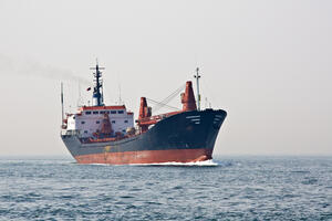 Grčki tanker napadnut kod Kameruna, oteto osam mornara
