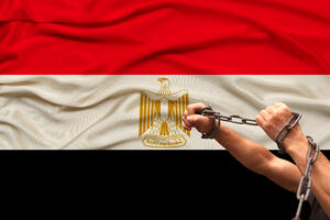 Egipatskom novinaru policija pretresla roditeljsku kuću i uhapsila...