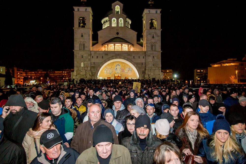 Sinoć ispred Hrama u Podgorici, Foto: Mitropolija.com