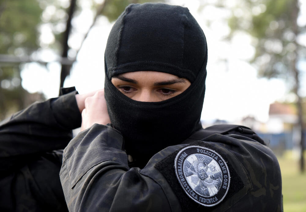 Radimo sa fantomkama, pa skoro niko i ne prepoznaje da je u uniformi - djevojka, Foto: Savo Prelević