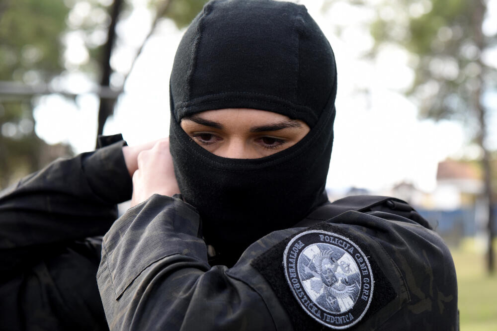 Radimo sa fantomkama, pa skoro niko i ne prepoznaje da je u uniformi - djevojka, Foto: Savo Prelević