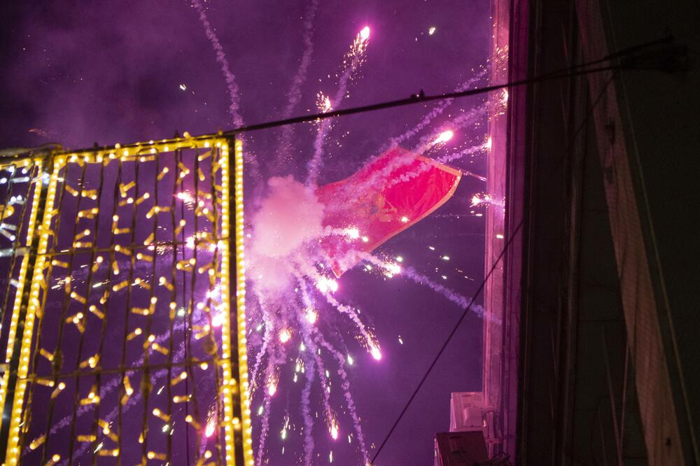 Sinoć ispred ambasade u Beogradu, Foto: Betaphoto