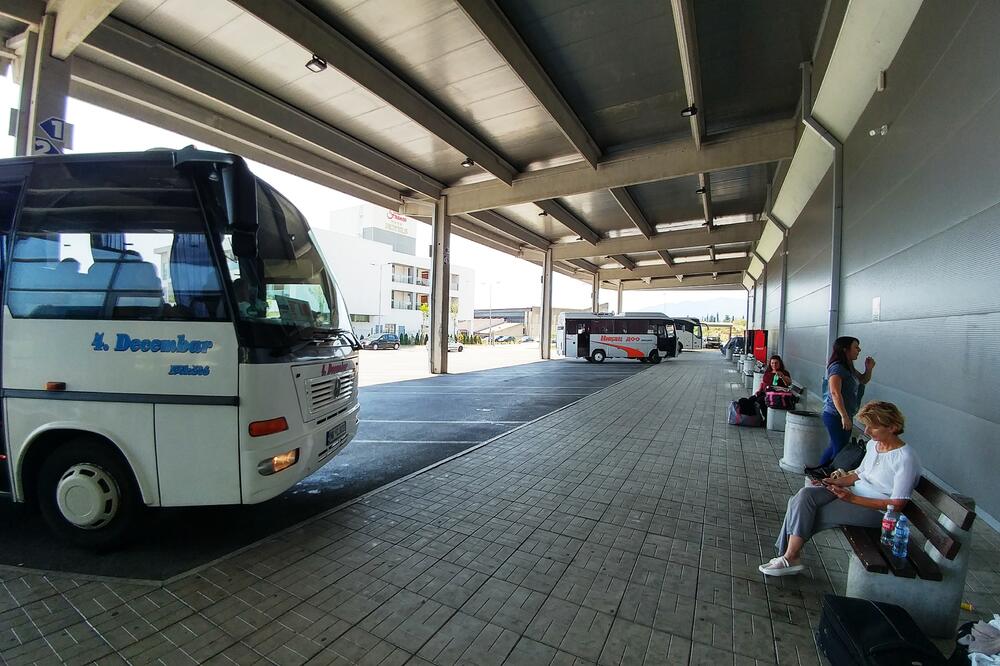 Autobuska stanica Tivat, Foto: Siniša Luković