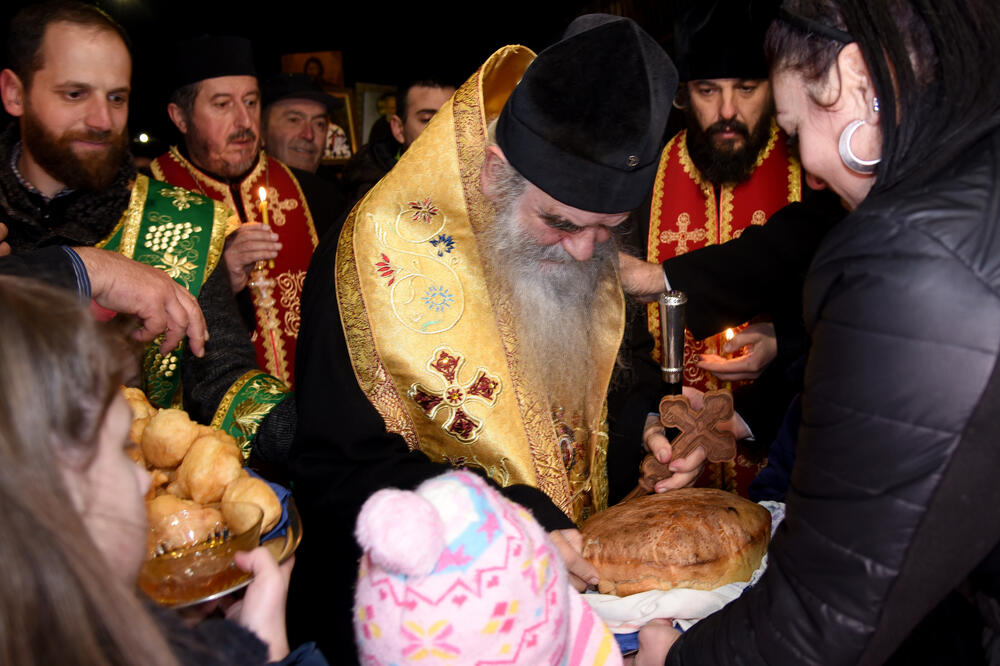 Mitropolit Amfilohije u sinoćnjoj litiji ulicama Podgorice, Foto: Luka Zeković