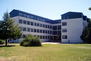 Na Filološkom fakultetu više trošili za plate, putovanja i prevoz