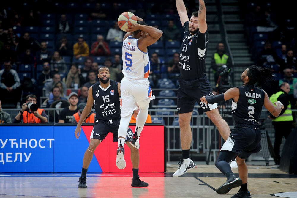 Derik Nidam na meču sa Partizanom, Foto: 1dx