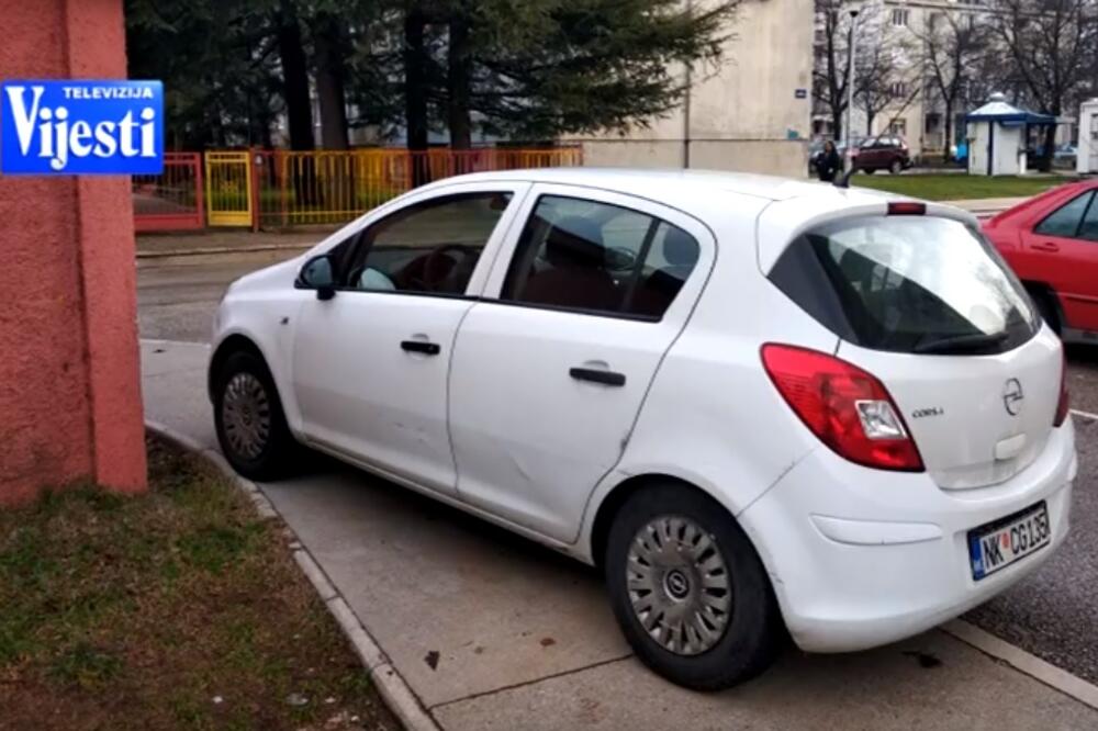 Backović gotovo uvijek na trotoaru, Foto: Printscreen