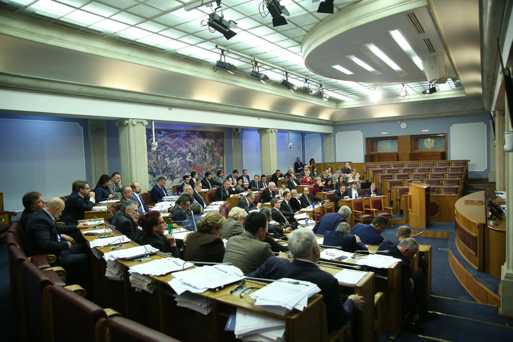 Detalj iz Skupštine tokom rasprave o predlogu Zakona o slobodi vjeroispovijesti, Foto: Skupstina.me