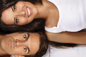 Olivija Mun i Pol Šnajder u urnebesnoj komediji