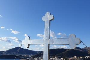 Budva: A three and a half meter high cross was placed on the hill above...