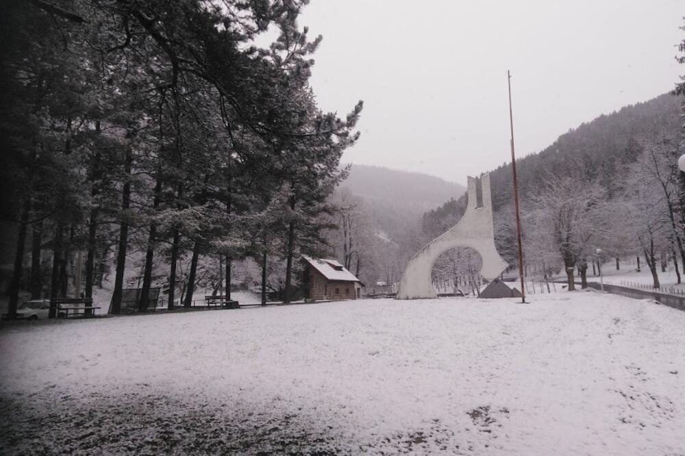 Spomenik podignut na mjestu gdje je donesena odluka o štrajku, Foto: Goran Malidžan