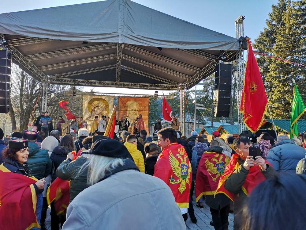 CPC nalaže badnjake kod Dvora kralja Nikole