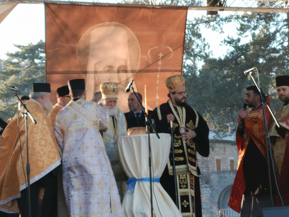 CPC nalaže badnjake kod Dvora kralja Nikole