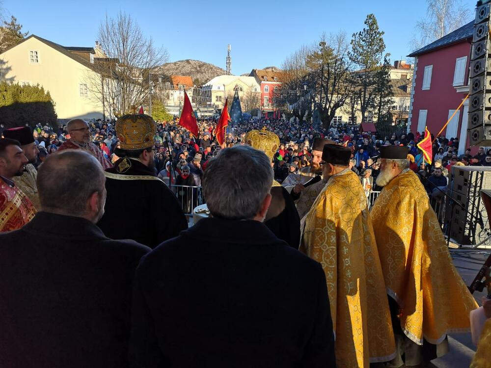 CPC nalaže badnjake kod Dvora kralja Nikole