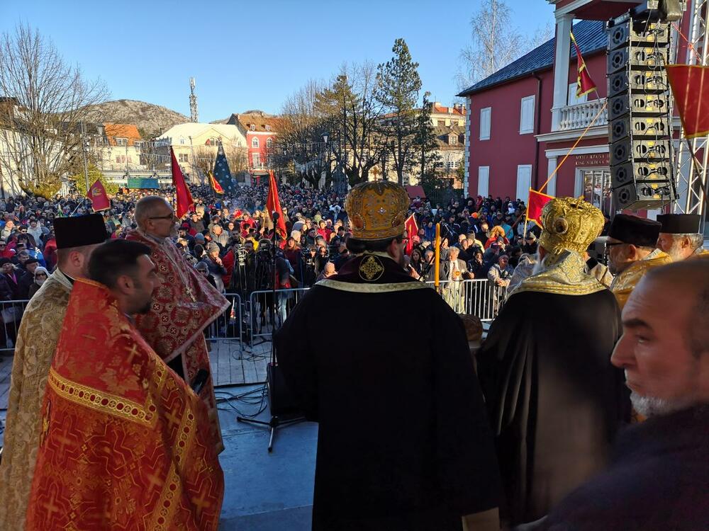 CPC nalaže badnjake kod Dvora kralja Nikole